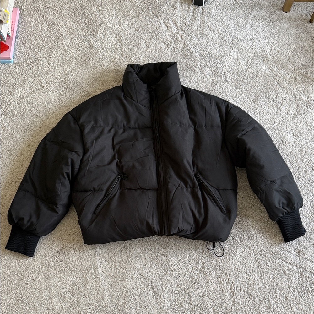 Amazon Essentials Women's Cropped Full-Zip Puffer Jacket - Picture 3 of 10